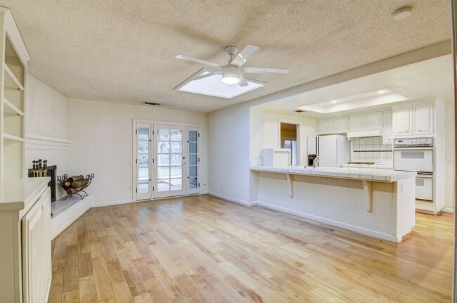 Building Photo - 5123 El Cemonte Ave