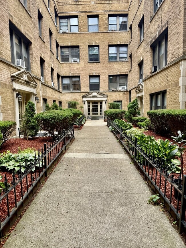 Building Photo - 3400 W Carmen Ave
