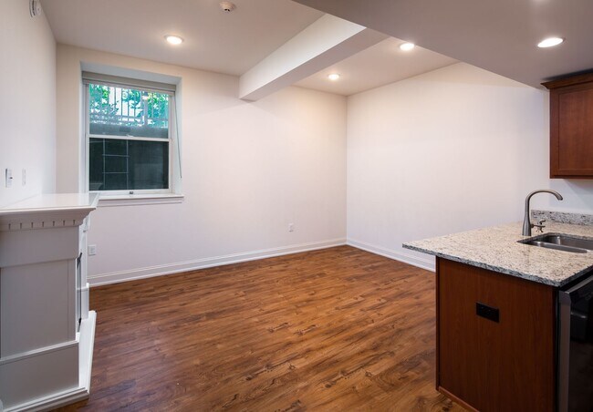 Building Photo - 591 Terrace Park