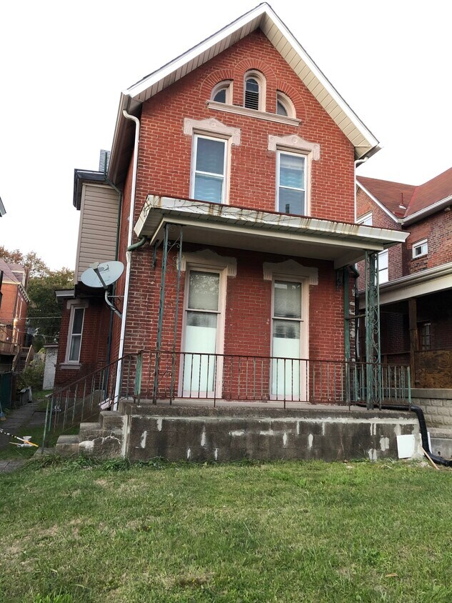 Front - 217 Zara St