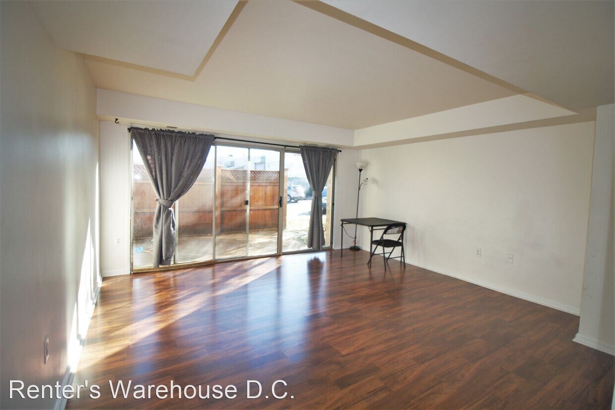 Primary Photo - 1 br, 1 bath House - 4 Canterbury Sq #101