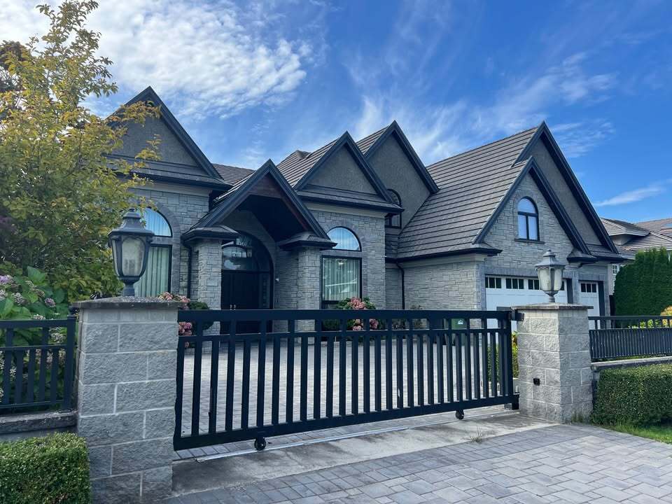 Primary Photo - 8451 Fairbrook Crescent
