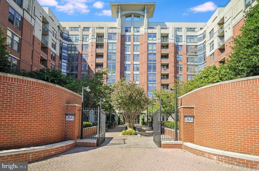 Foto principal - 1021 N Garfield St
