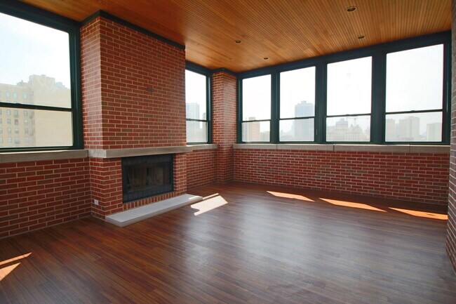 Building Photo - 520 W Wellington Ave