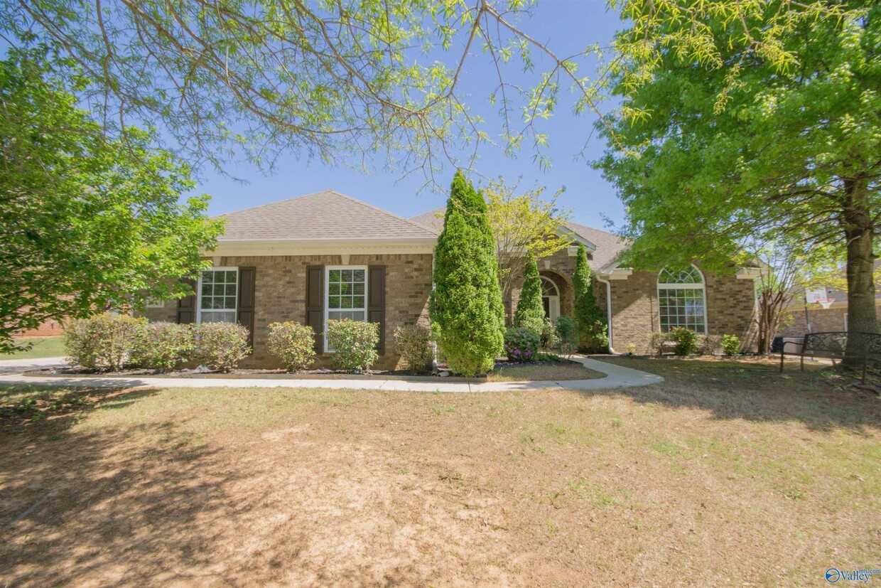 Primary Photo - 104 Mill Ridge Dr