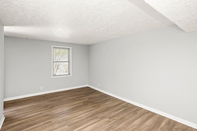 Foto del edificio - 3307 Falls Creek Dr
