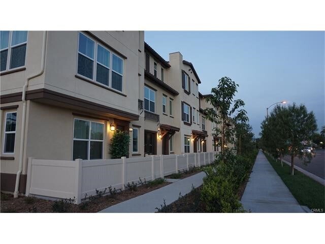 Building Photo - 1613 E Lincoln Ave