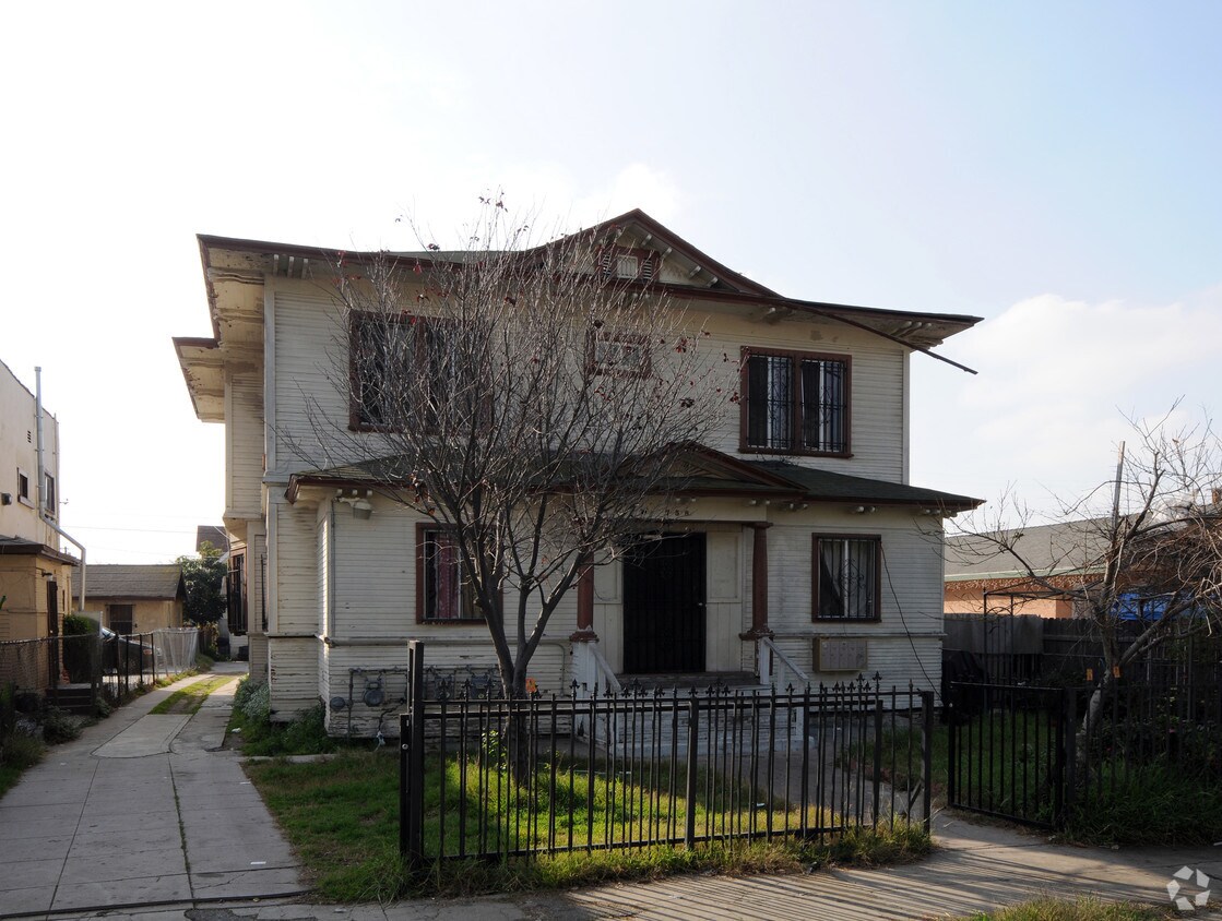 Building Photo - 758 E 50th St
