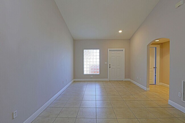 Building Photo - Villas at Venezia 4172-203