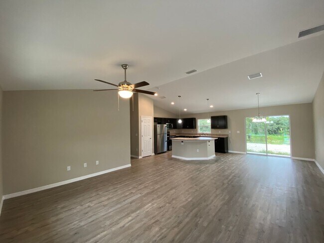 Building Photo - Custom Home - Desirable SW Ocala Neighborh...