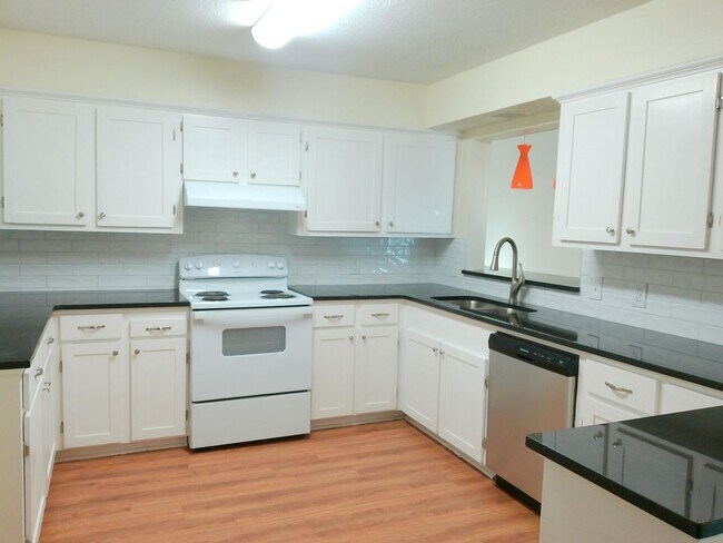 Foto del edificio - 4610 Donegal Dr