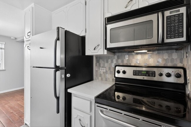 Building Photo - 2262 S Vly Hwy