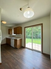 Building Photo - 819 Colonial Manor Dr