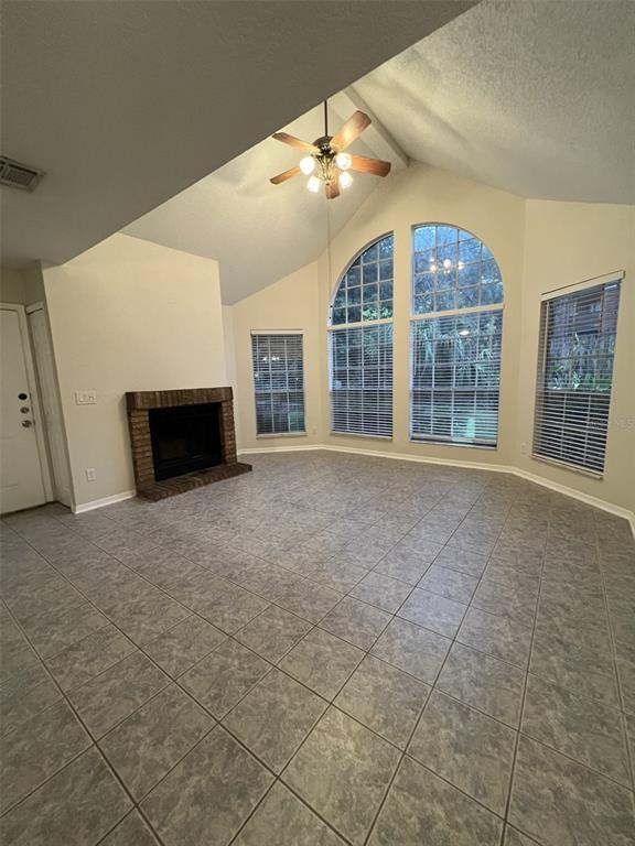 Foto del edificio - 605 Youngstown Pkwy