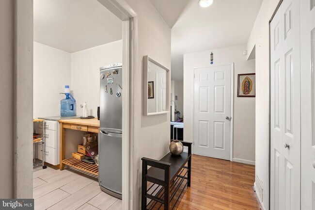 Foto del edificio - 7244 Donnell Pl