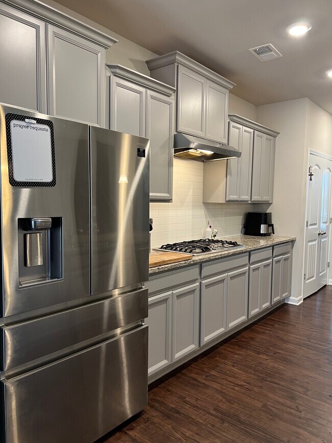 Building Photo - 3915 Mirimar Ct