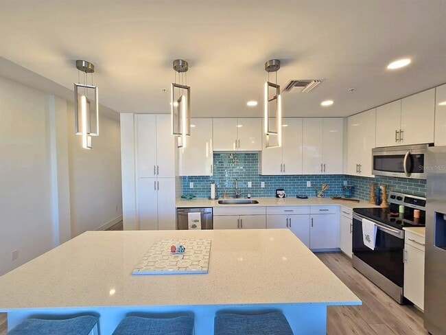 Building Photo - 1709 N Tamiami Trl