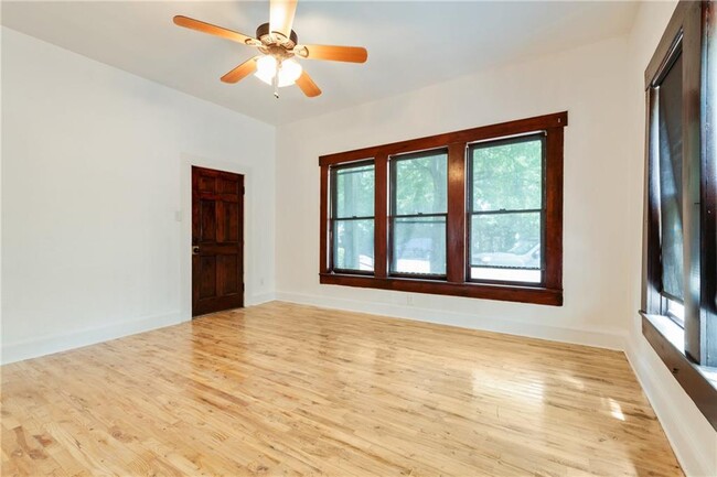 Building Photo - 106 S Ave A