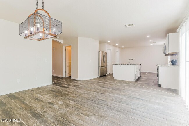 Foto del edificio - 8473 W Riley Rd