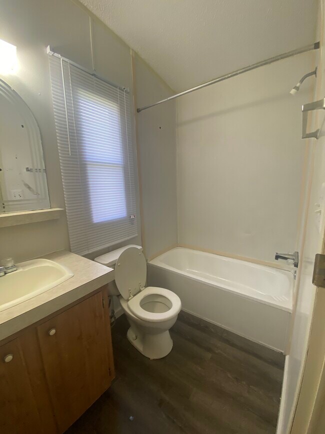 Foto del edificio - 225 County Road 328 S