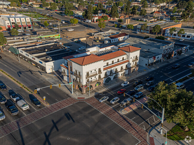 Building Photo - Gateway Apartments