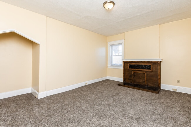 Building Photo - 811 Lexington Ave