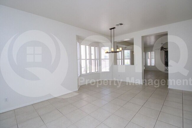 Building Photo - 3305 E Jacinto Ave