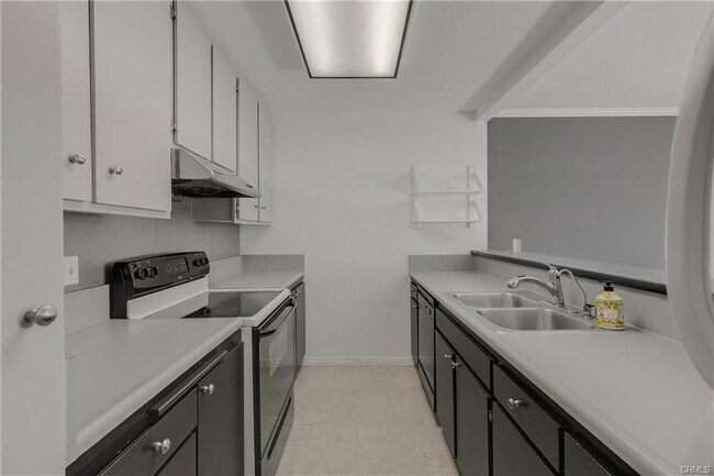 Foto del edificio - 1127 E Del Mar Blvd