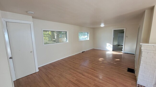 Foto del edificio - 3 Bedroom Garland Area Home