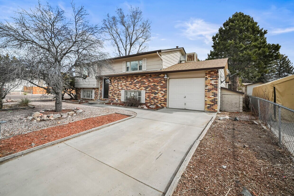 Primary Photo - 1481 Hiawatha Dr