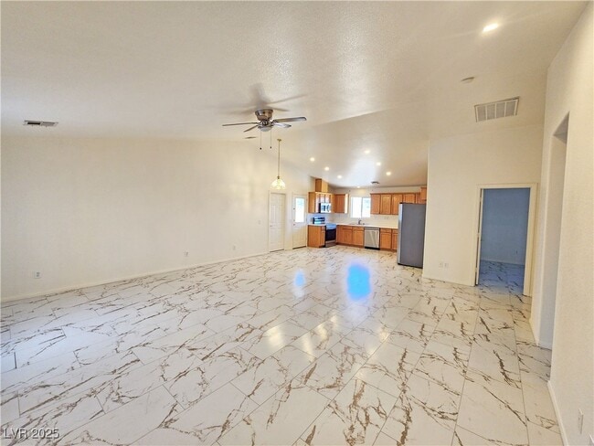 Building Photo - 600 San Lorenzo St