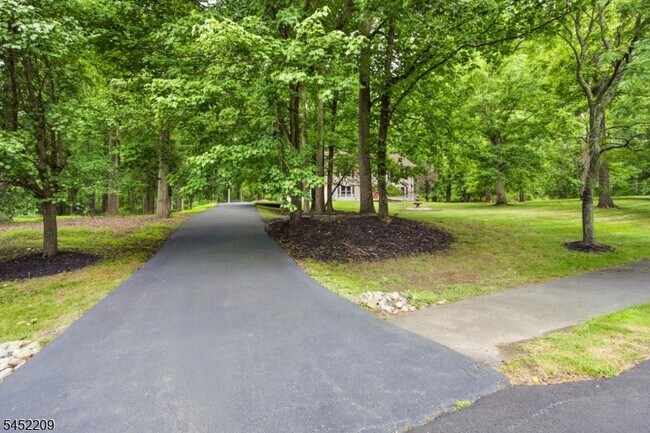 Building Photo - 9 Stirrup Way