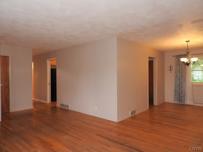 Foto del edificio - 504 Hillsboro Pkwy