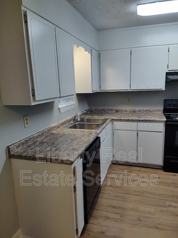Building Photo - 304 Simpson St