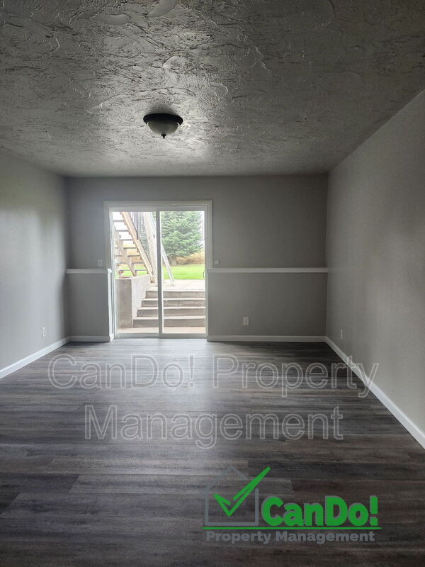 Building Photo - 210 Carol Dr