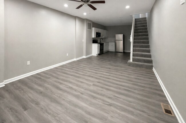 Foto del edificio - Beautiful 2BR + Den Home with 2 Baths, Modern Kitchen & Central AC