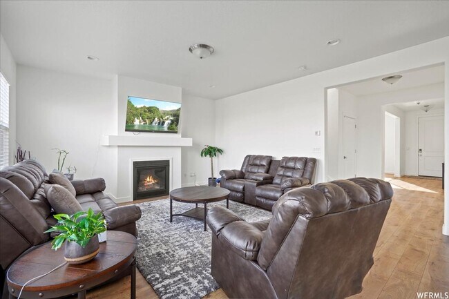 Building Photo - Gorgeous Home with unobstructed views in Herriman