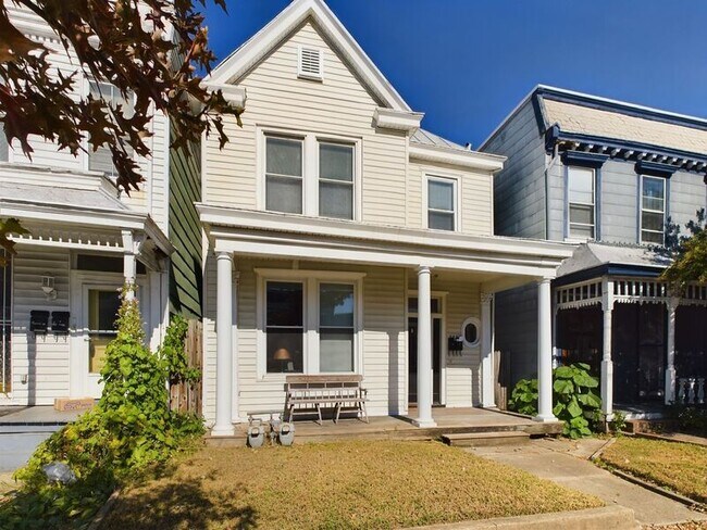 Foto del edificio - 2408 W Main St