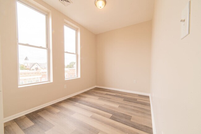 Building Photo - 1-Bedroom Apartment with Open Kitchen and ...