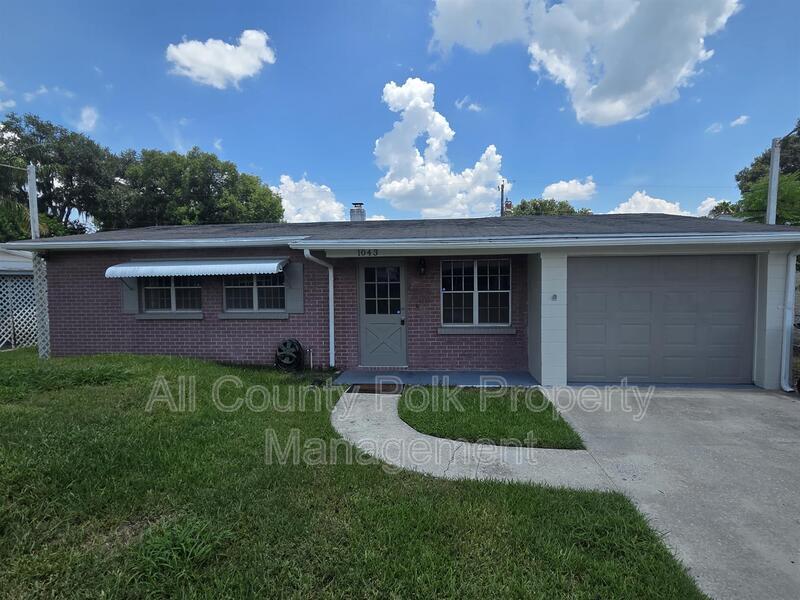 Primary Photo - 1043 Pineview Pl