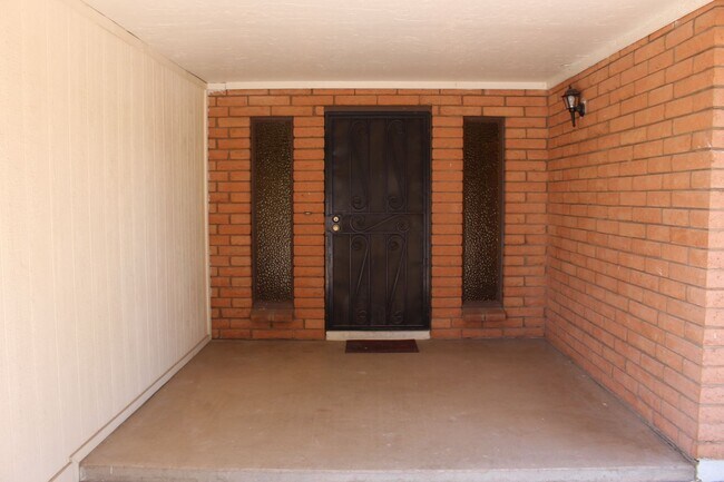 Building Photo - Central Mesa - No HOA with 3 bedrooms