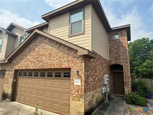 Building Photo - 602 Creekside Cir