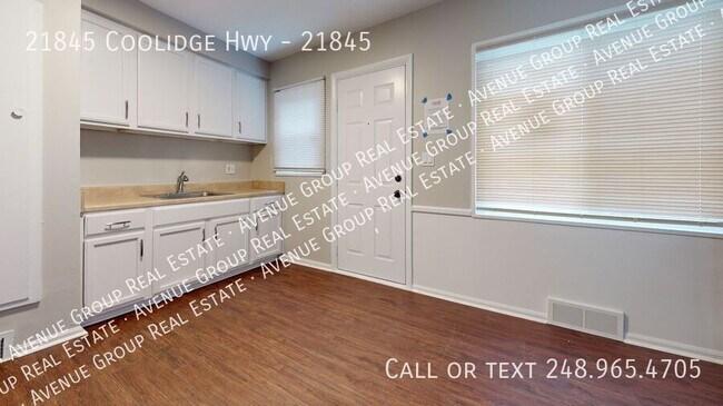 Foto del edificio - 21845 Coolidge Hwy