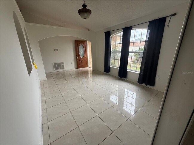 Foto del edificio - 330 Baccarat Ct