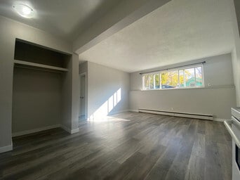 Building Photo - Sorrento Manor