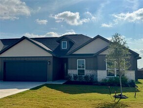 Building Photo - 3842 Clovis St