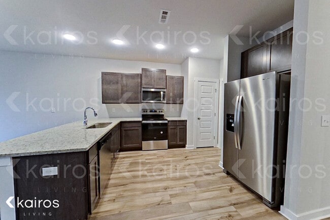 Building Photo - 6425 Upchurch Dr