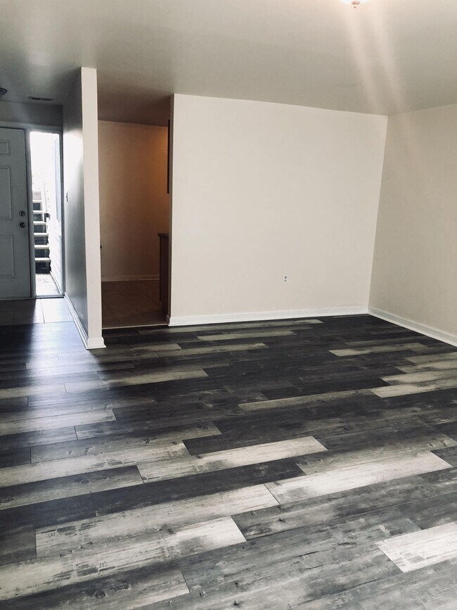 Building Photo - 2201 Fendall Ct