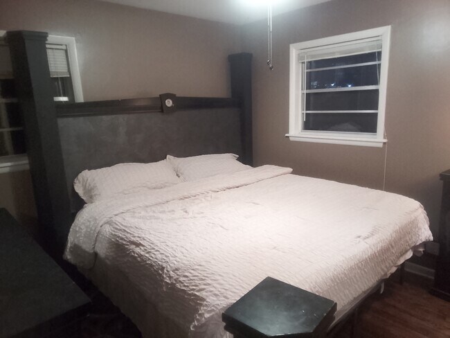 Foto del edificio - 10208 E 7th St