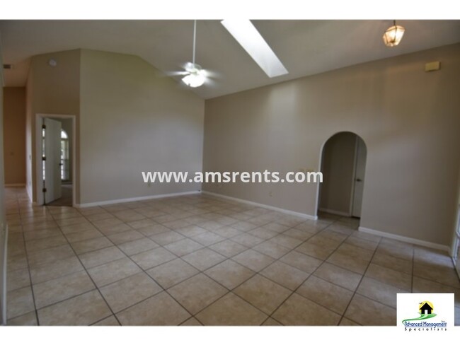 Building Photo - 3/2 With 2 Car Garage For Rent In Oviedo